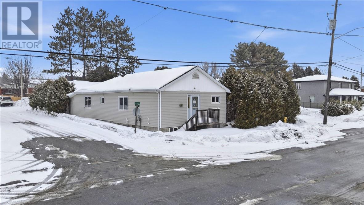 11 Rutland Avenue, Warren, Ontario  P0H 2N0 - Photo 1 - 2126925