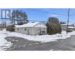 11 RUTLAND Avenue, Warren, Ontario