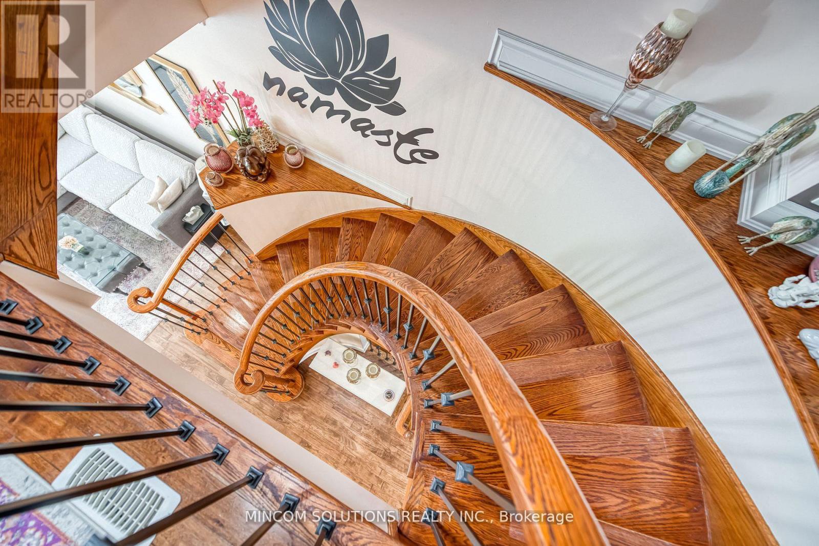 194 Lakeshore Road W, Mississauga, Ontario  L5H 1G6 - Photo 11 - W12660998