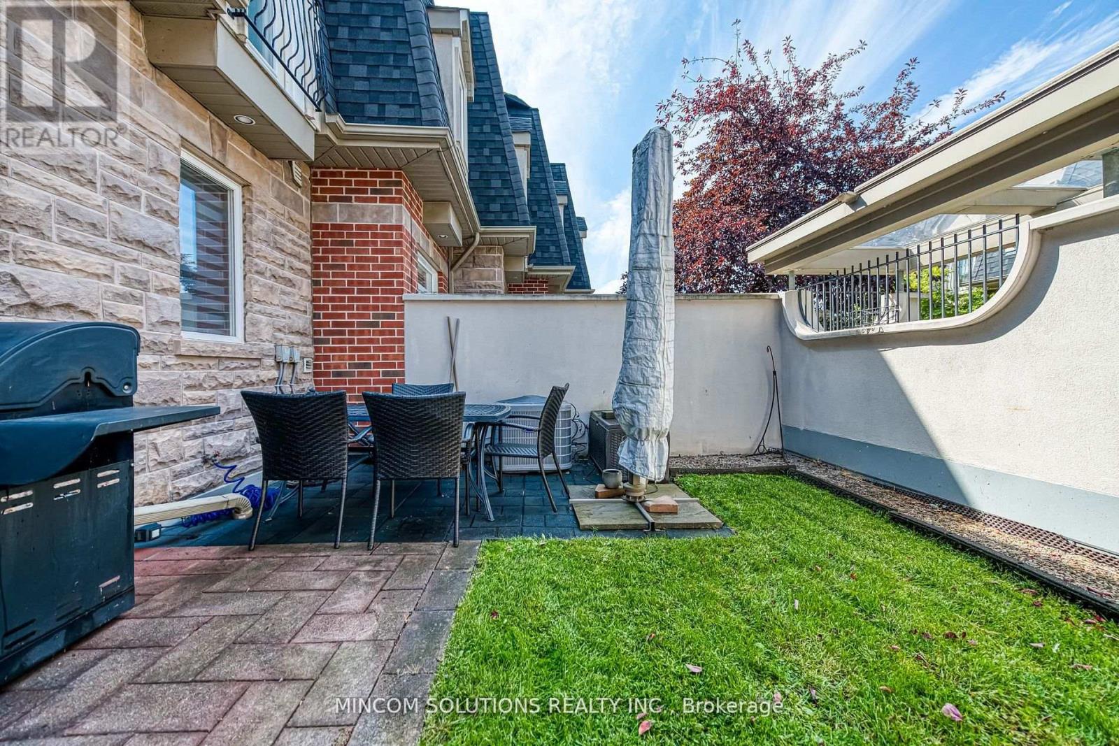 194 Lakeshore Road W, Mississauga, Ontario  L5H 1G6 - Photo 10 - W12660998