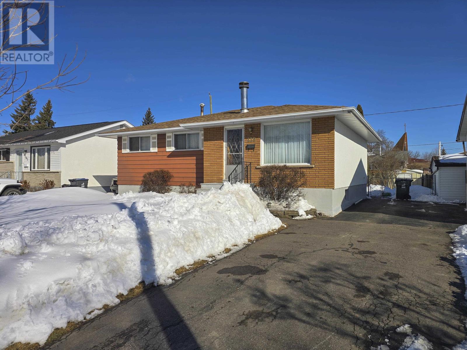 139 Spruce Ct, Thunder Bay, Ontario  P7C 1X9 - Photo 2 - TB2600535