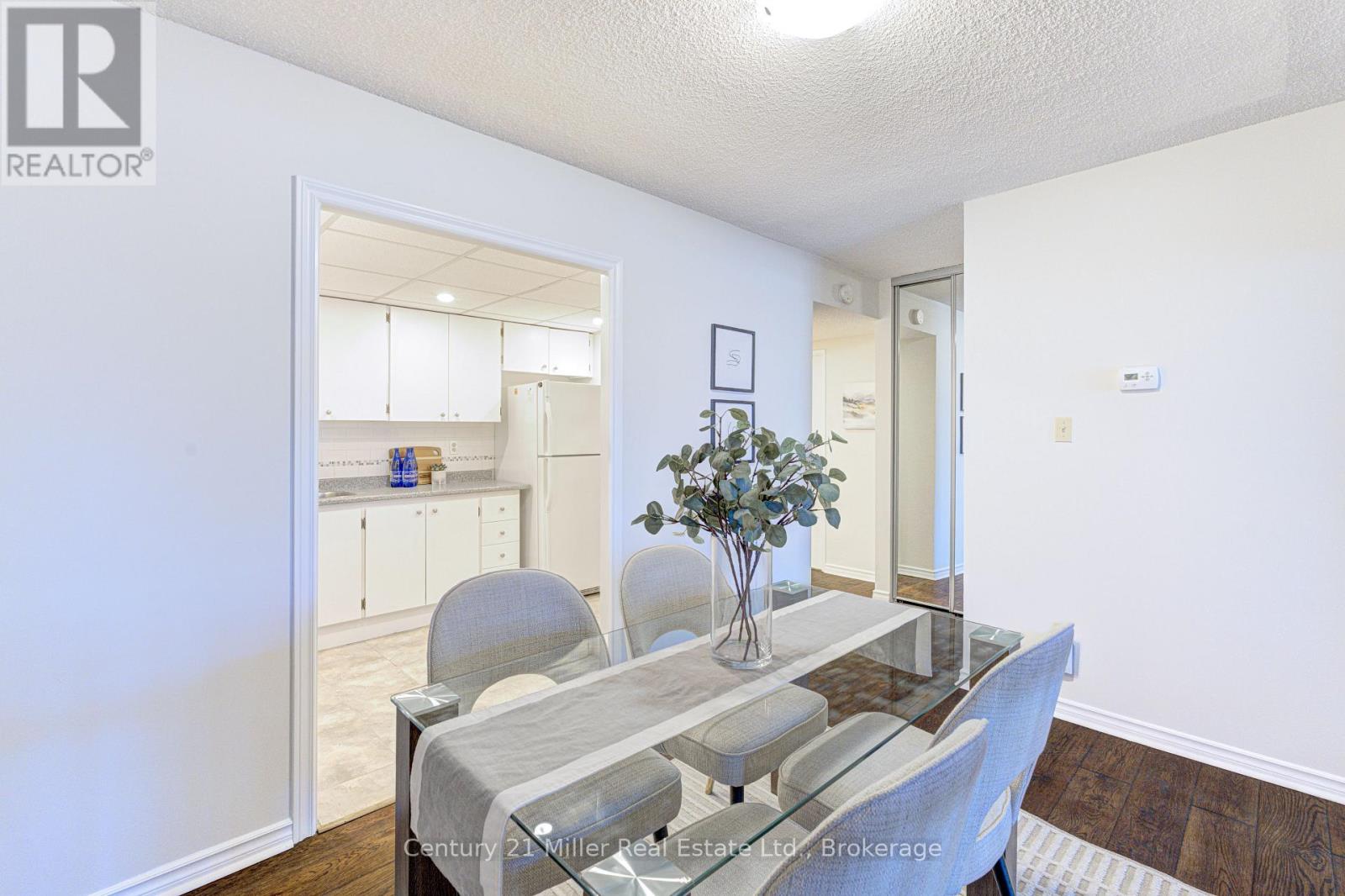 304 - 20 Speers Road, Oakville, Ontario  L6K 3R5 - Photo 10 - W12923094