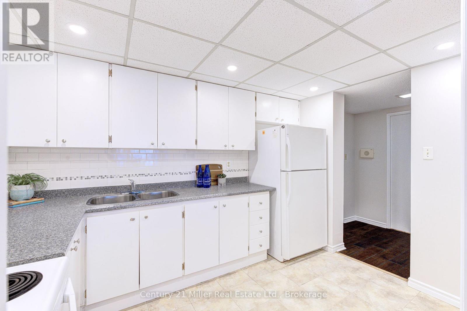 304 - 20 Speers Road, Oakville, Ontario  L6K 3R5 - Photo 14 - W12923094