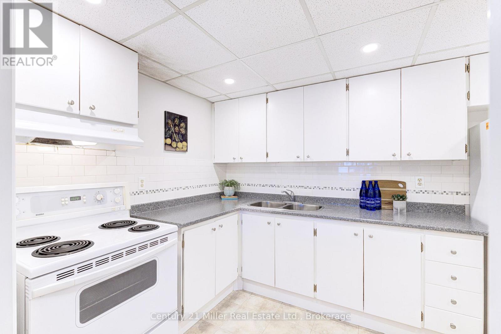 304 - 20 Speers Road, Oakville, Ontario  L6K 3R5 - Photo 15 - W12923094