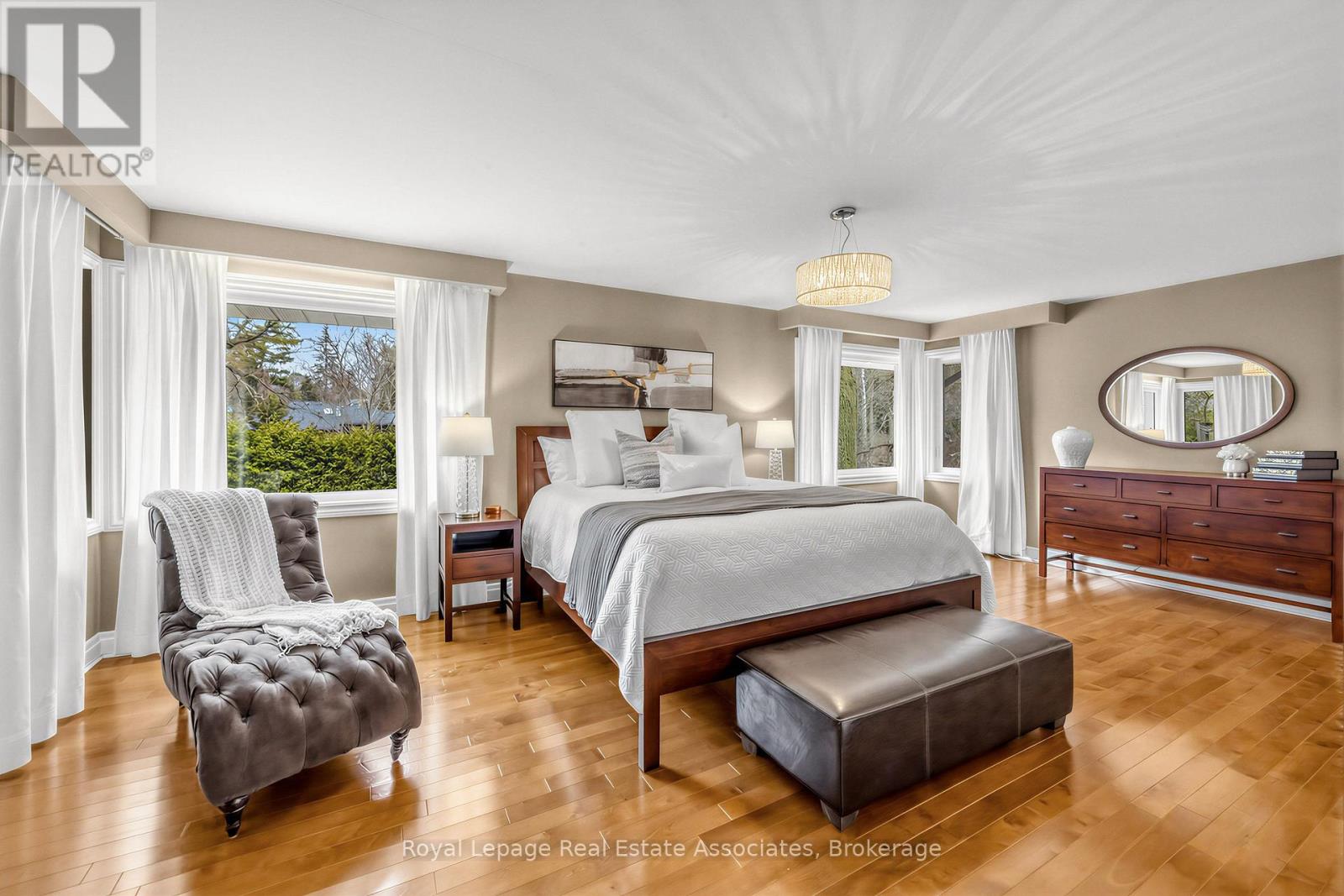 1561 Pinetree Crescent, Mississauga, Ontario  L5G 2S9 - Photo 12 - W12922822