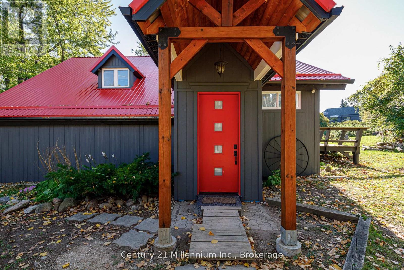 178 Sleepy Hollow Road, Blue Mountains, Ontario L9Y 0S8 - Photo 1 - X12923126