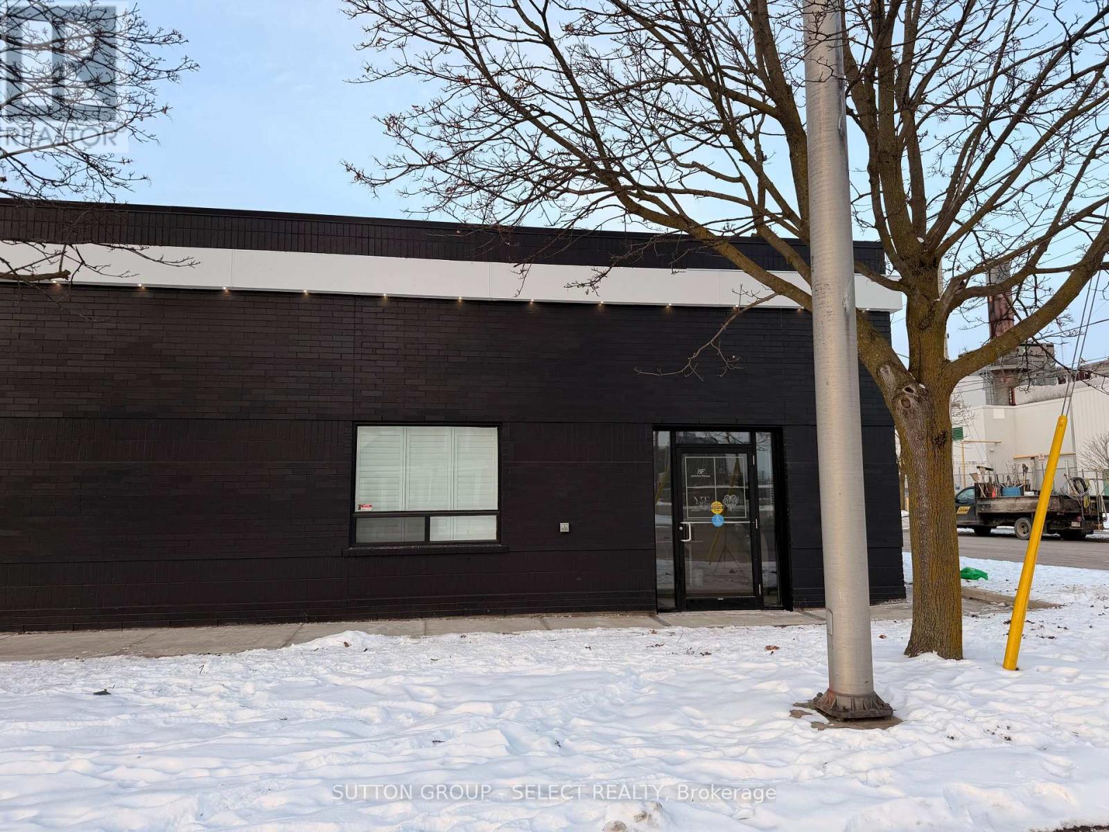 275 Colborne Street, London East, Ontario  N6B 2S7 - Photo 3 - X12922918