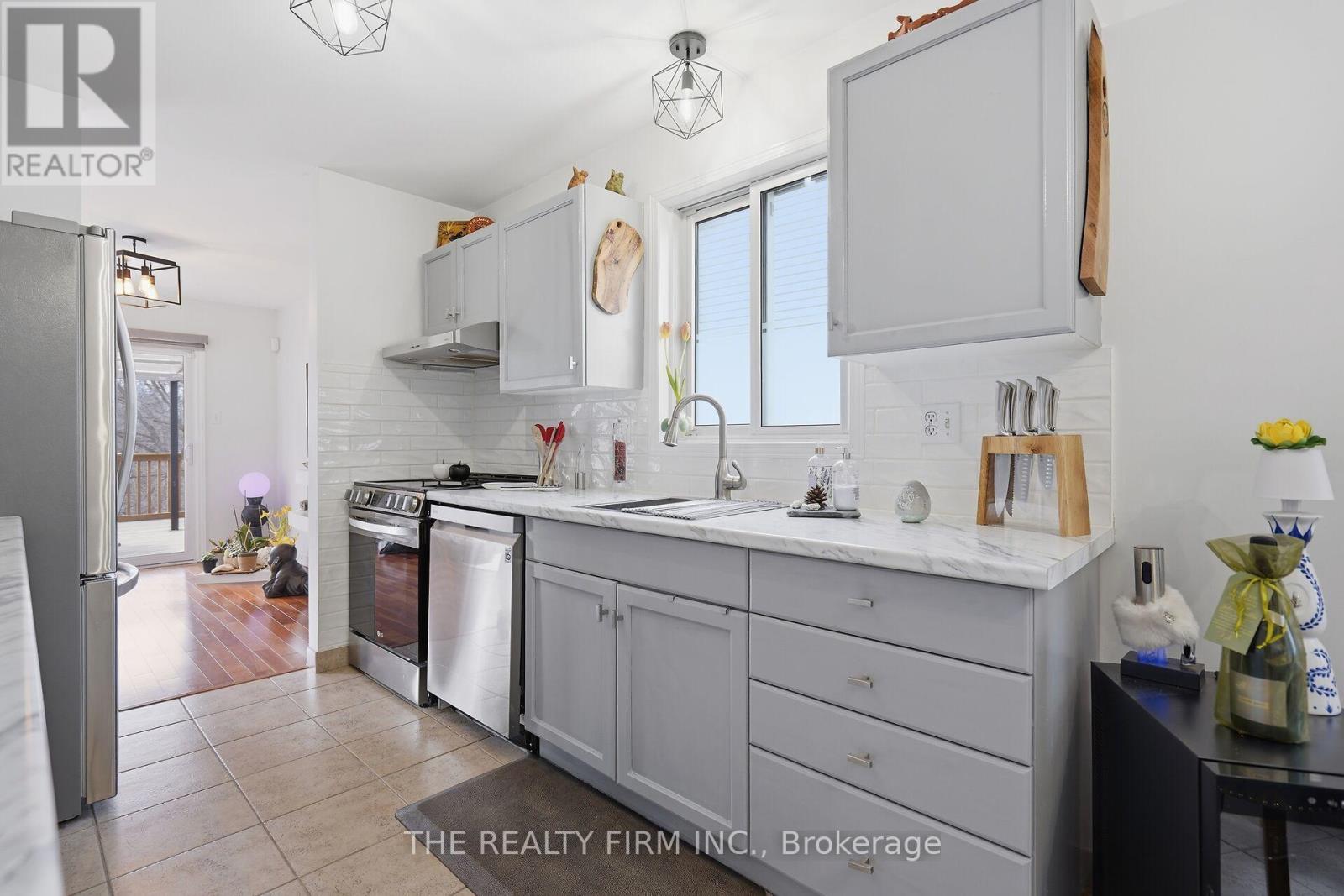 815 Deveron Crescent, London South, Ontario  N5Z 5B4 - Photo 10 - X12922930