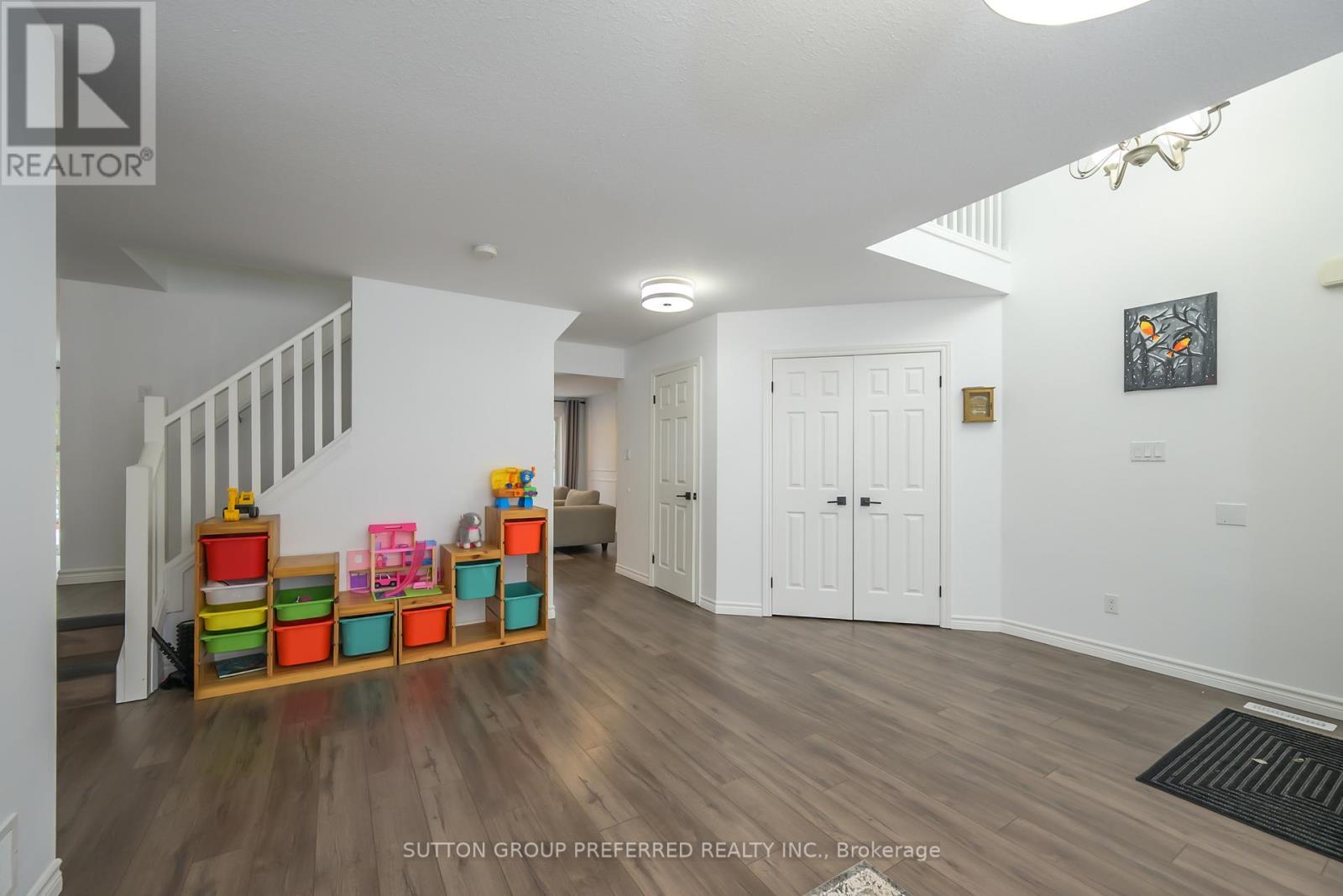 301 Portrush Place, London North, Ontario  N5X 0C2 - Photo 4 - X12922986