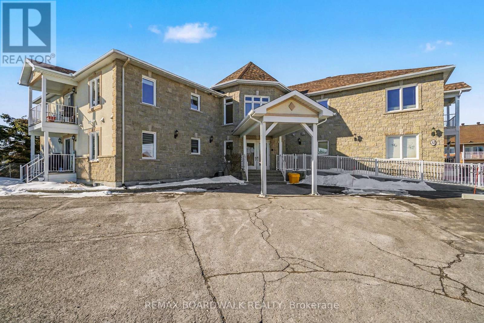 Unit 204 - 32 De La Croisee Street, Russell, Ontario  K0A 1W0 - Photo 3 - X12923130