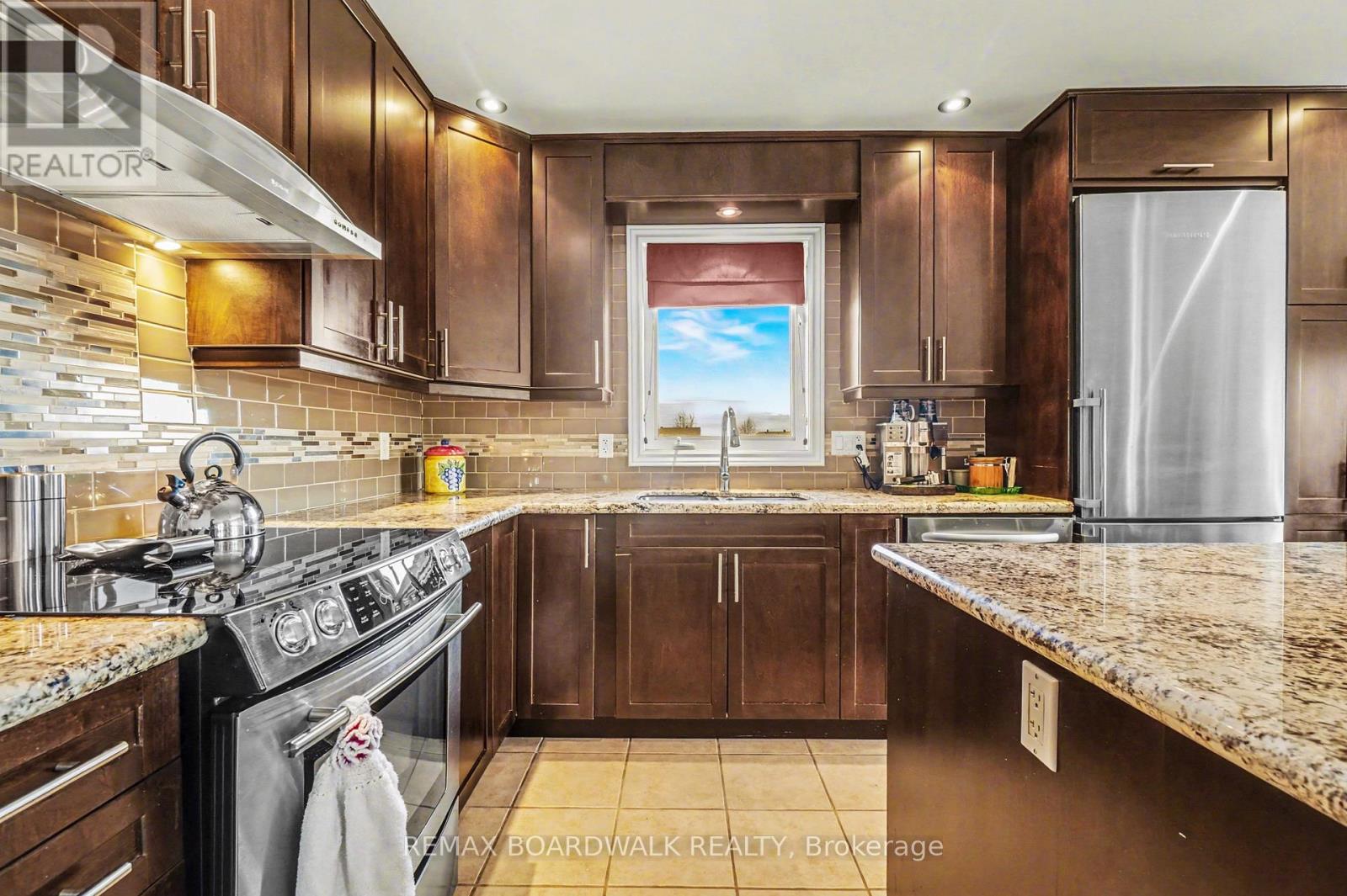 Unit 204 - 32 De La Croisee Street, Russell, Ontario  K0A 1W0 - Photo 6 - X12923130