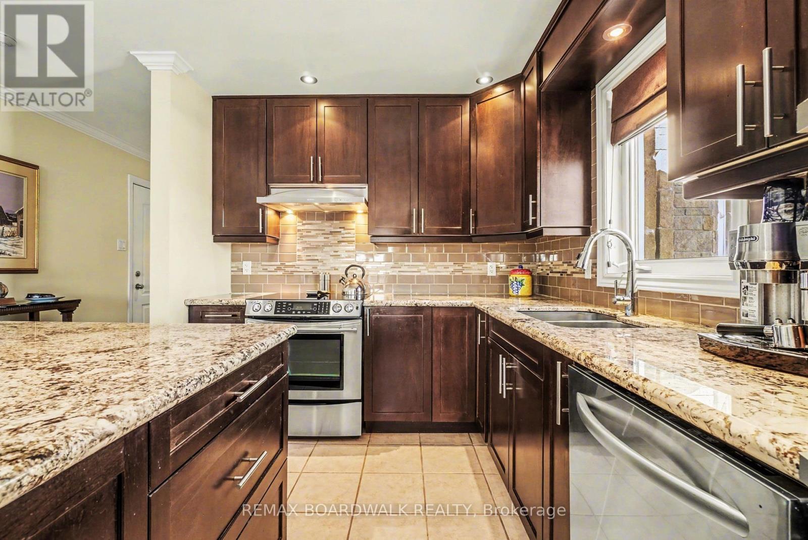 Unit 204 - 32 De La Croisee Street, Russell, Ontario  K0A 1W0 - Photo 7 - X12923130