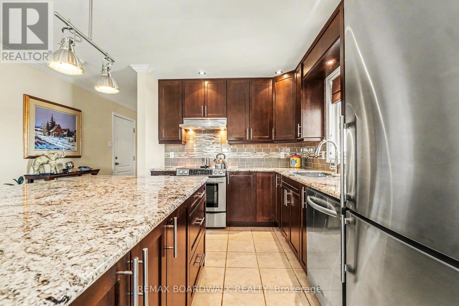 Unit 204 - 32 De La Croisee Street, Russell, Ontario  K0A 1W0 - Photo 9 - X12923130