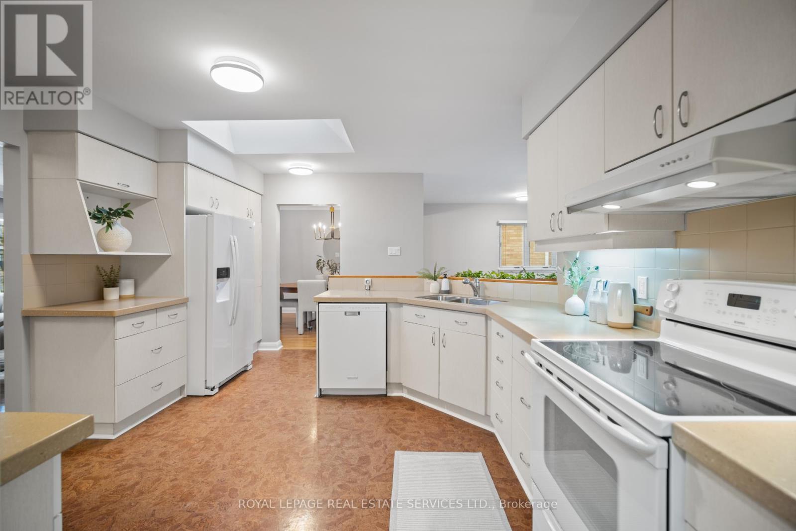 121 Elvaston Drive, Toronto (Victoria Village), Ontario  M4A 1N8 - Photo 11 - C12923030