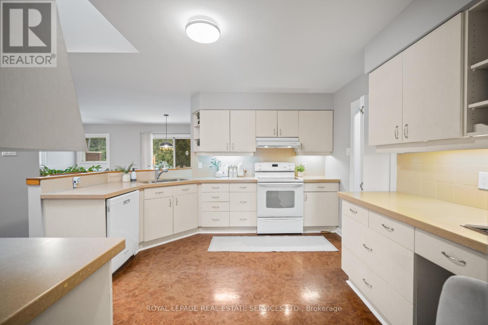 121 Elvaston Drive, Toronto (Victoria Village), Ontario  M4A 1N8 - Photo 12 - C12923030