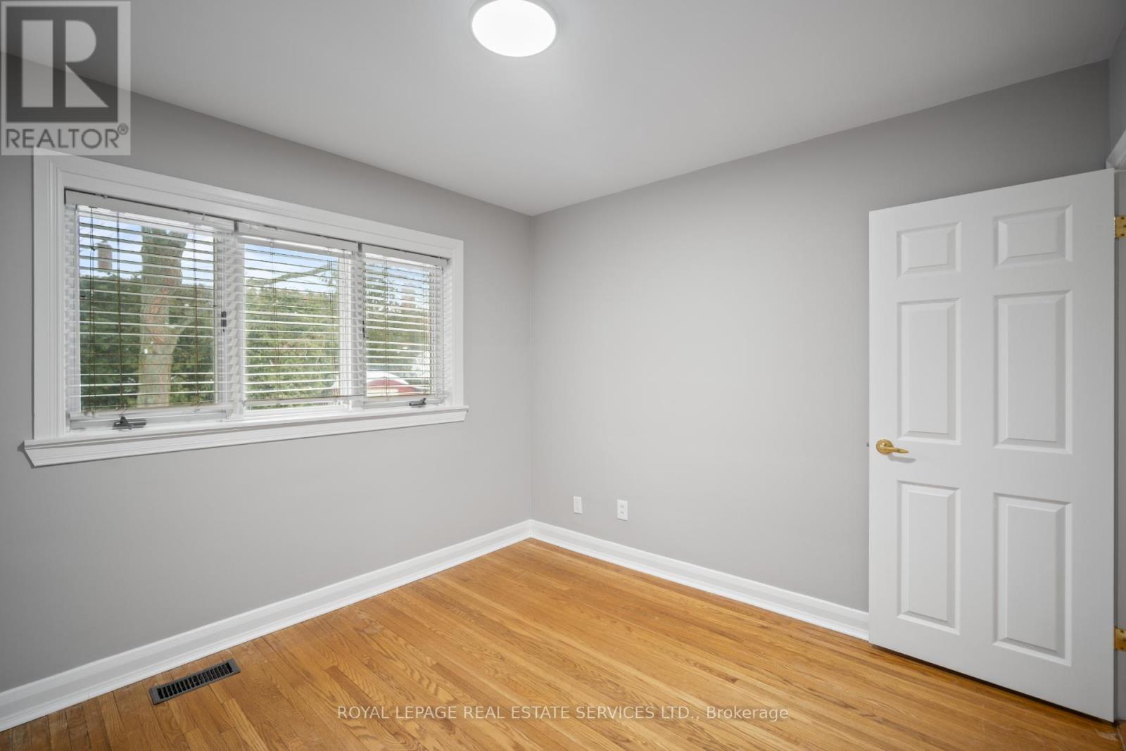 121 Elvaston Drive, Toronto (Victoria Village), Ontario  M4A 1N8 - Photo 19 - C12923030