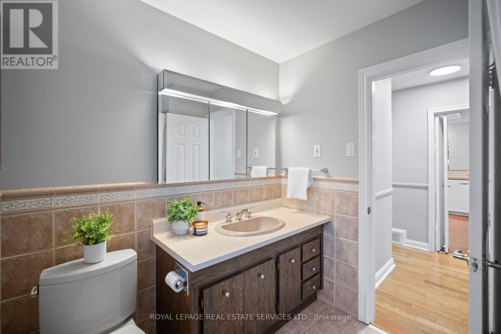 121 Elvaston Drive, Toronto (Victoria Village), Ontario  M4A 1N8 - Photo 20 - C12923030