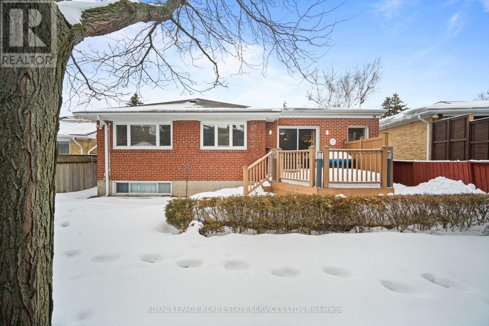 121 Elvaston Drive, Toronto (Victoria Village), Ontario  M4A 1N8 - Photo 25 - C12923030