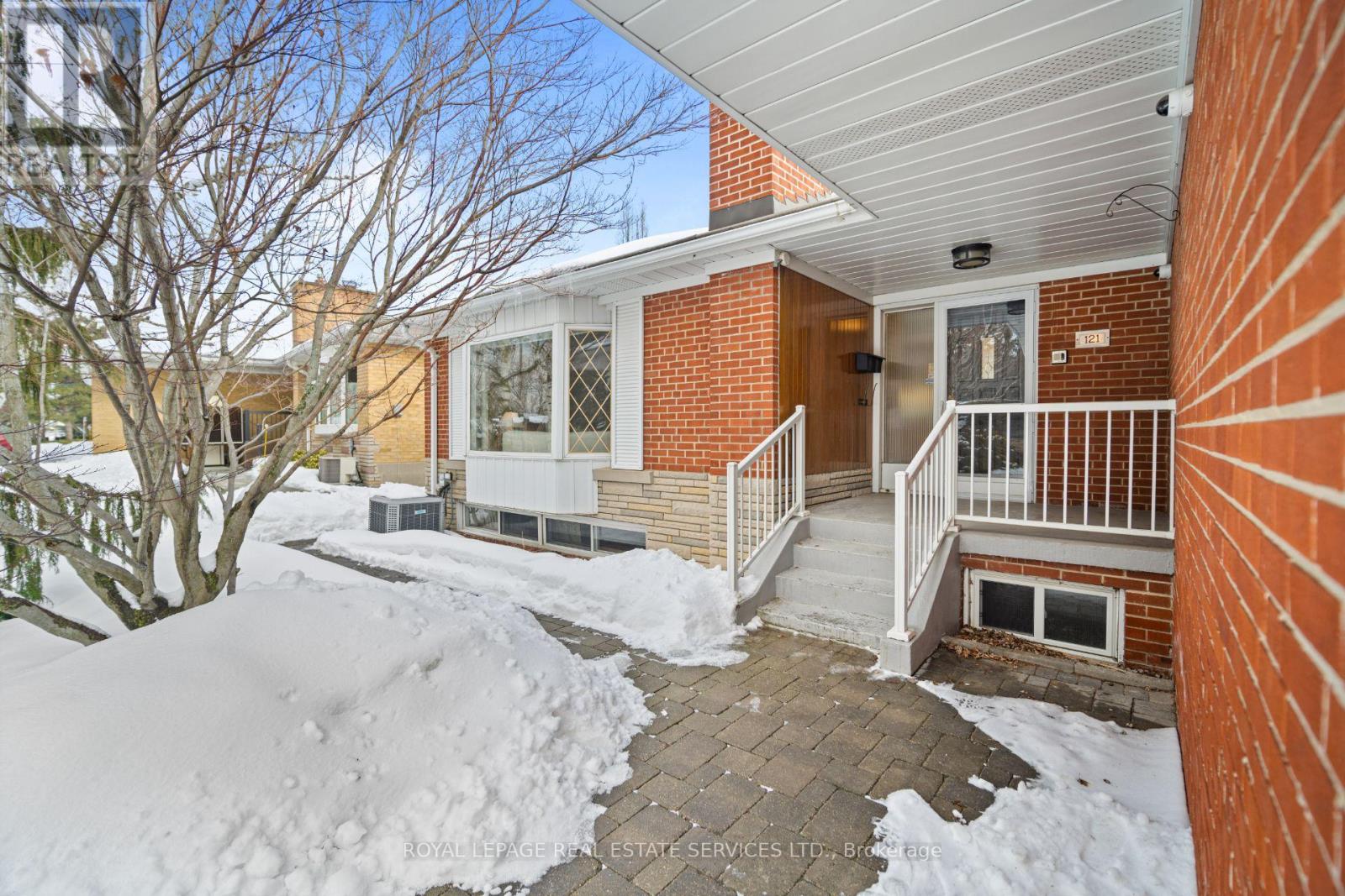 121 Elvaston Drive, Toronto (Victoria Village), Ontario  M4A 1N8 - Photo 3 - C12923030