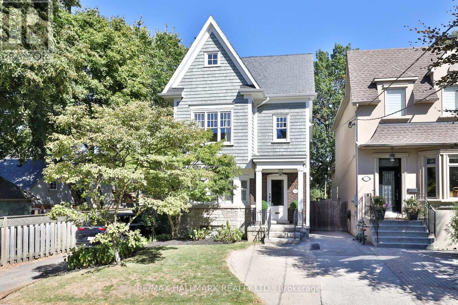 121 CASTLEWOOD ROAD, Toronto, Ontario