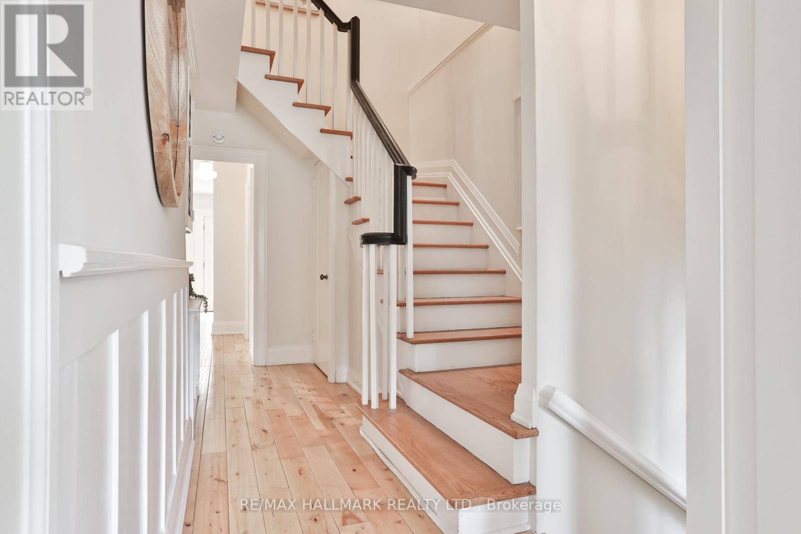 121 Castlewood Road, Toronto, Ontario  M5N 2L3 - Photo 15 - C12923070