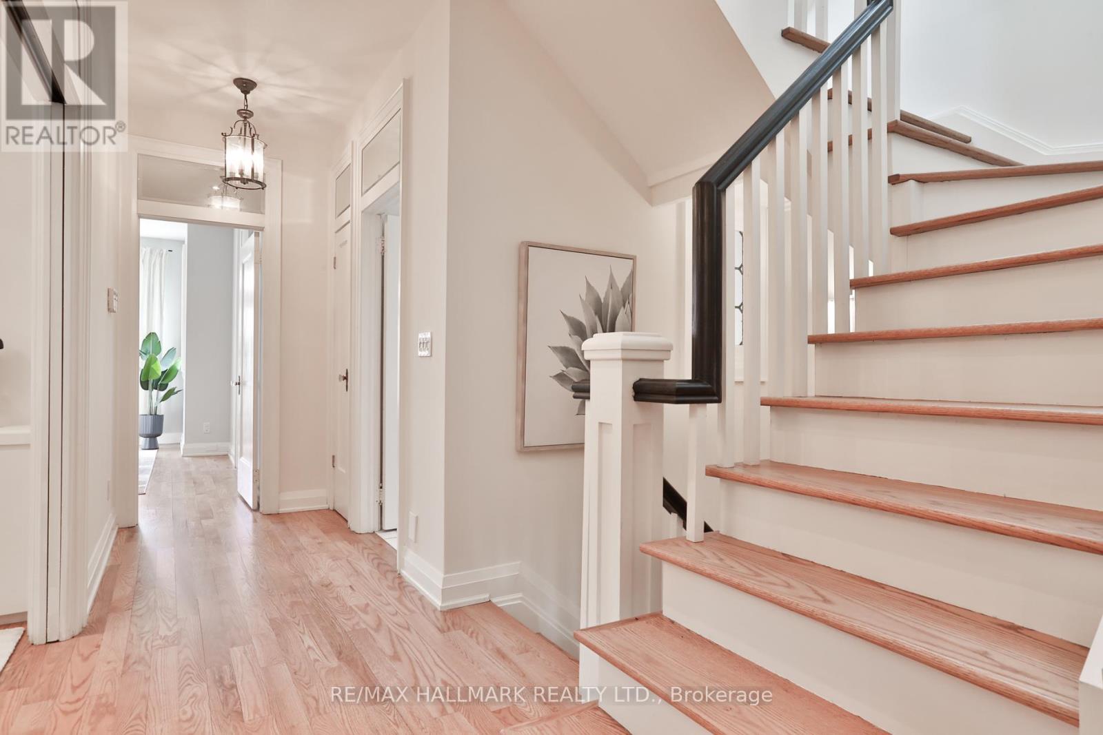 121 Castlewood Road, Toronto, Ontario  M5N 2L3 - Photo 16 - C12923070