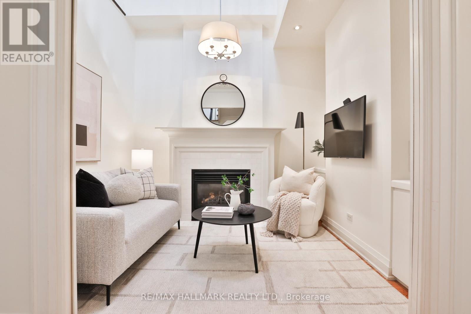 121 Castlewood Road, Toronto, Ontario  M5N 2L3 - Photo 25 - C12923070