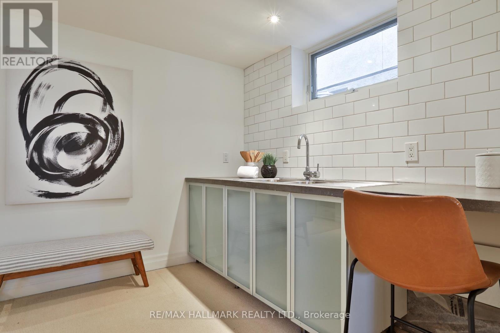 121 Castlewood Road, Toronto, Ontario  M5N 2L3 - Photo 34 - C12923070