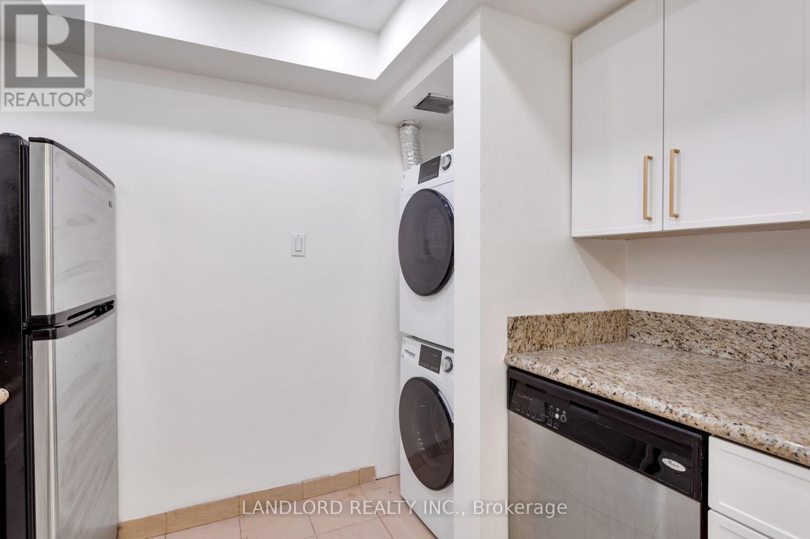 1202 - 1001 Bay Street, Toronto, Ontario  M5S 3A6 - Photo 11 - C12923114