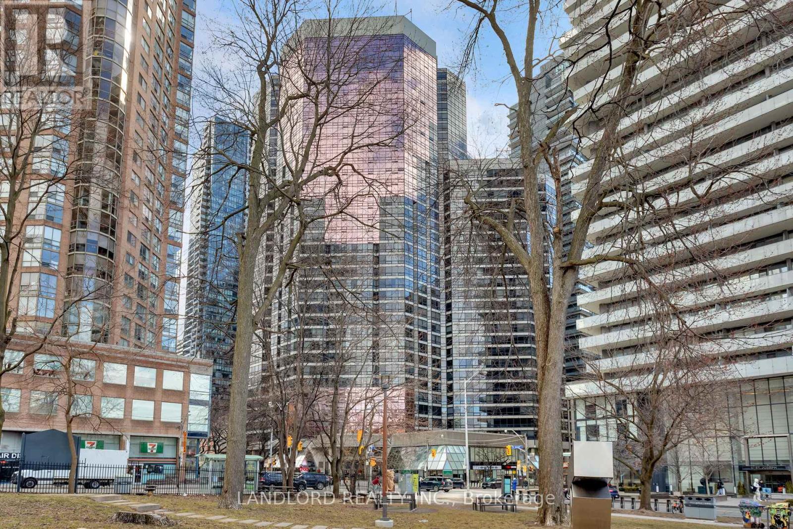 1202 - 1001 Bay Street, Toronto, Ontario  M5S 3A6 - Photo 2 - C12923114