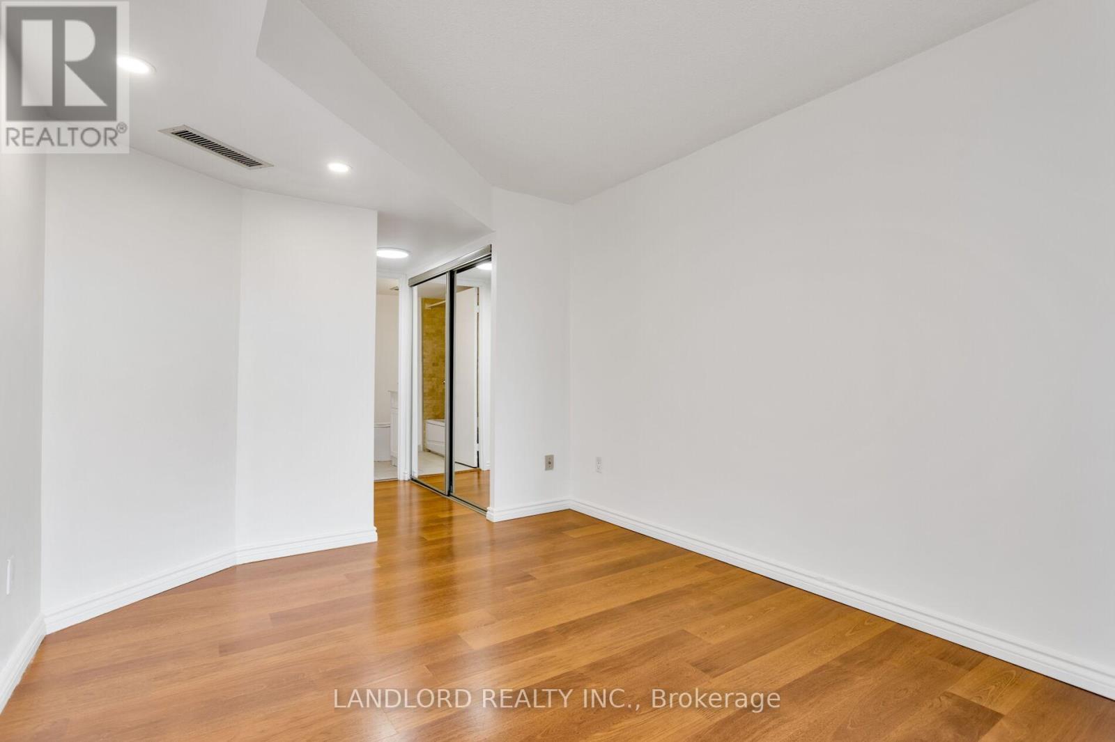 1202 - 1001 Bay Street, Toronto, Ontario  M5S 3A6 - Photo 28 - C12923114