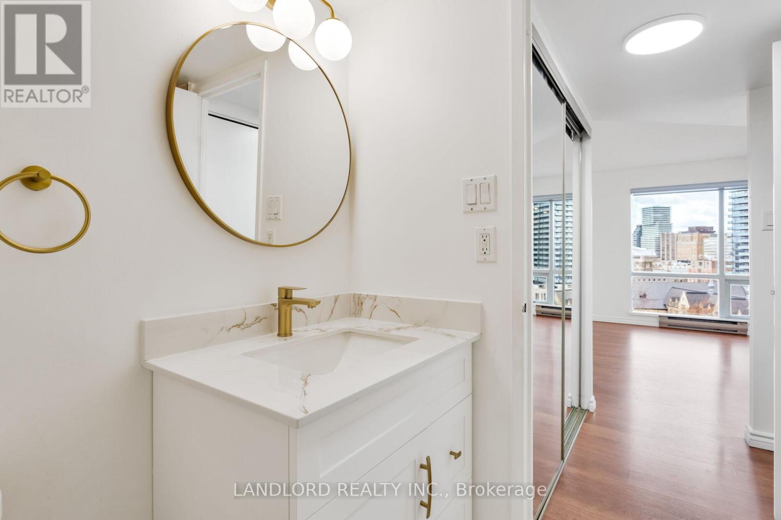 1202 - 1001 Bay Street, Toronto, Ontario  M5S 3A6 - Photo 31 - C12923114