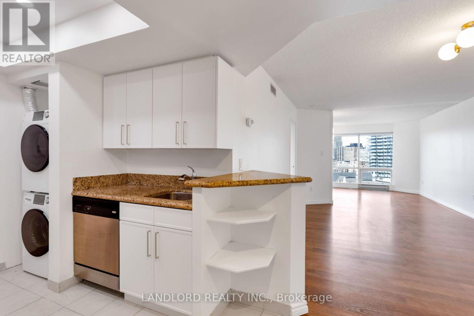 1202 - 1001 Bay Street, Toronto, Ontario  M5S 3A6 - Photo 6 - C12923114