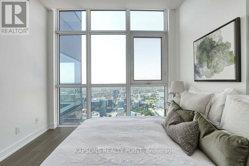 6512 - 7 Grenville Street, Toronto, Ontario  M4Y 1A1 - Photo 17 - C12923244