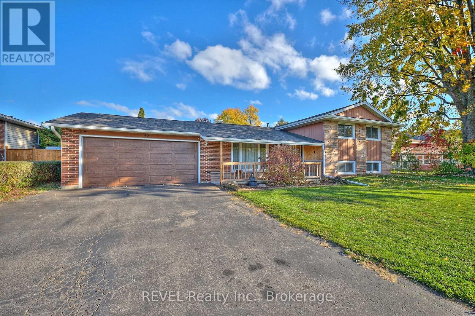 42 EMILY STREET, Grimsby, Ontario