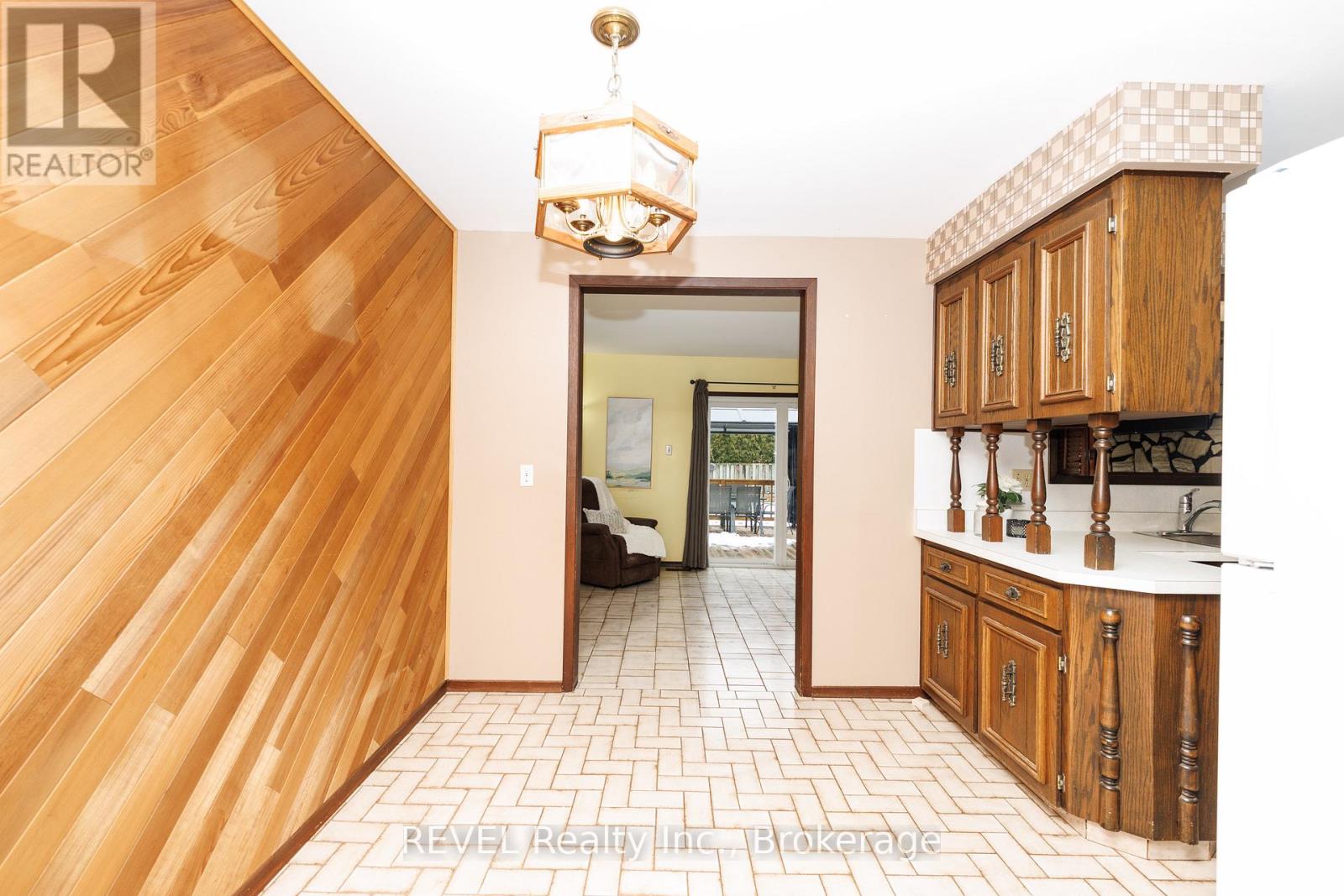 42 Emily Street, Grimsby, Ontario  L3M 4A2 - Photo 12 - X12923026