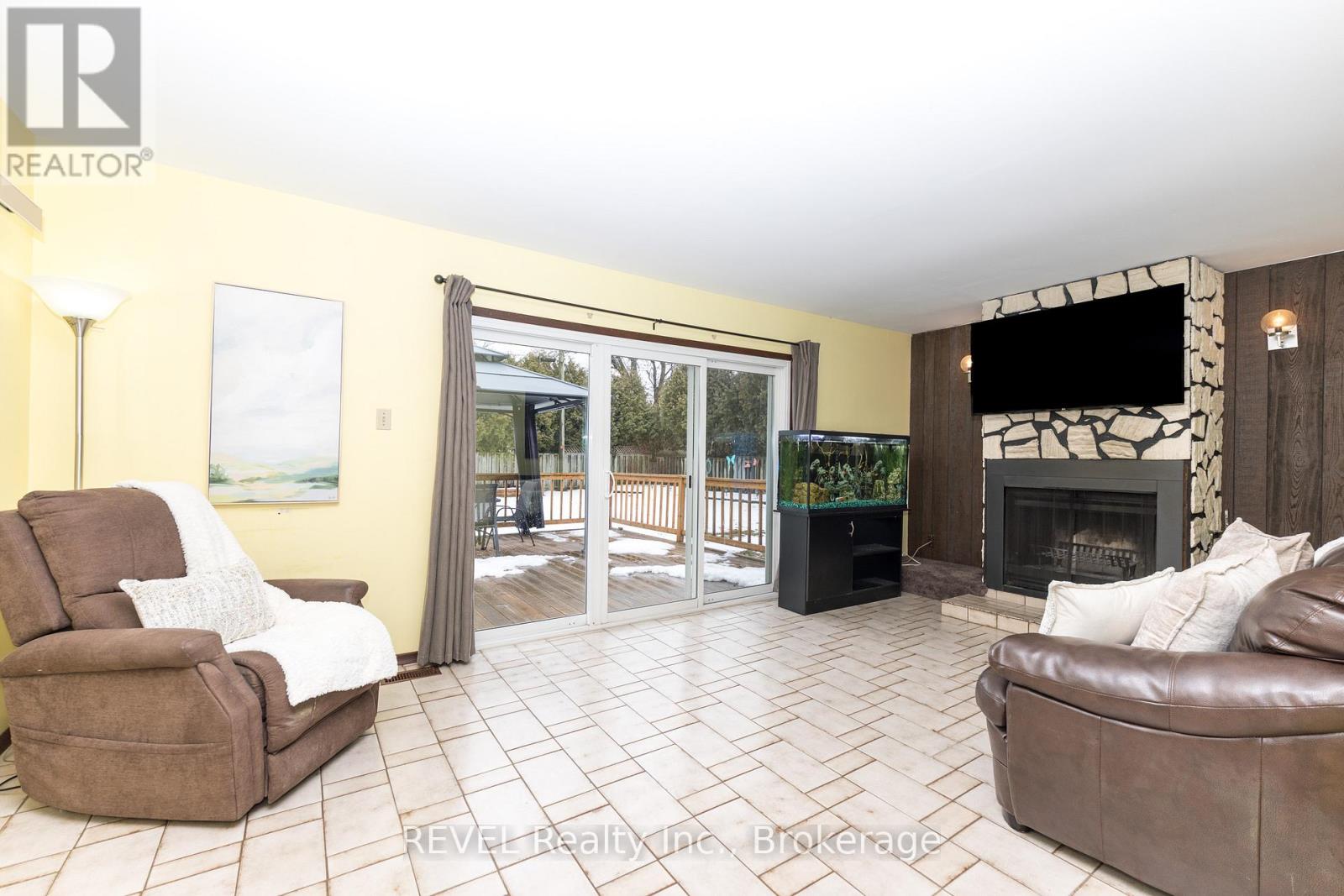 42 Emily Street, Grimsby, Ontario  L3M 4A2 - Photo 14 - X12923026