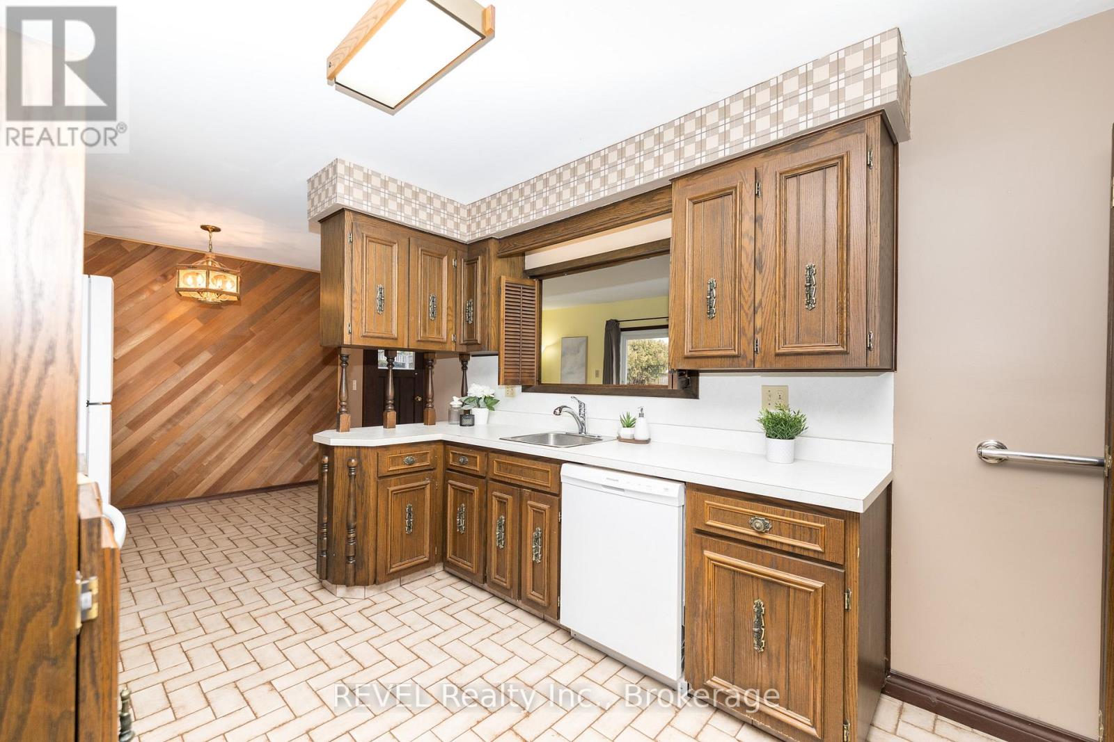 42 Emily Street, Grimsby, Ontario  L3M 4A2 - Photo 19 - X12923026