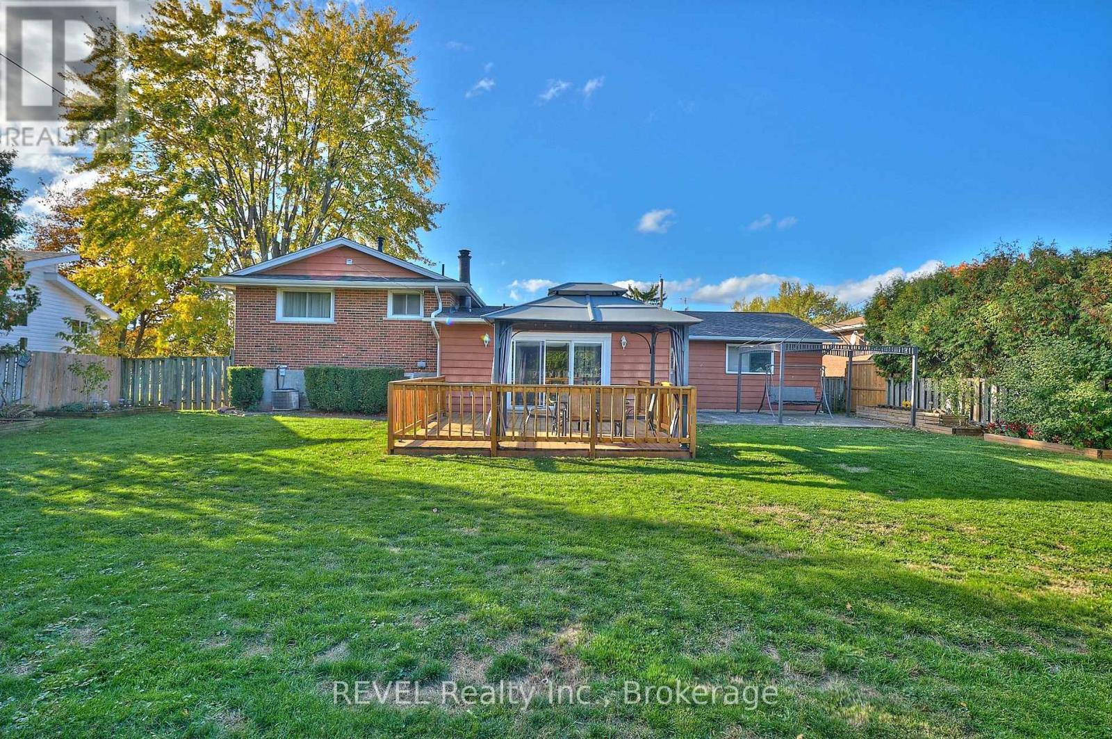 42 Emily Street, Grimsby, Ontario  L3M 4A2 - Photo 41 - X12923026