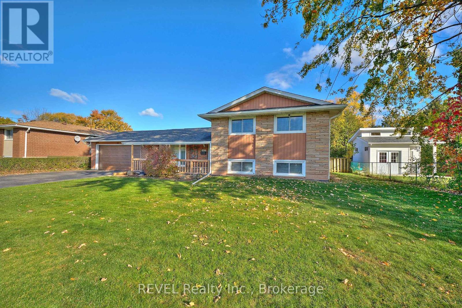 42 Emily Street, Grimsby, Ontario  L3M 4A2 - Photo 5 - X12923026