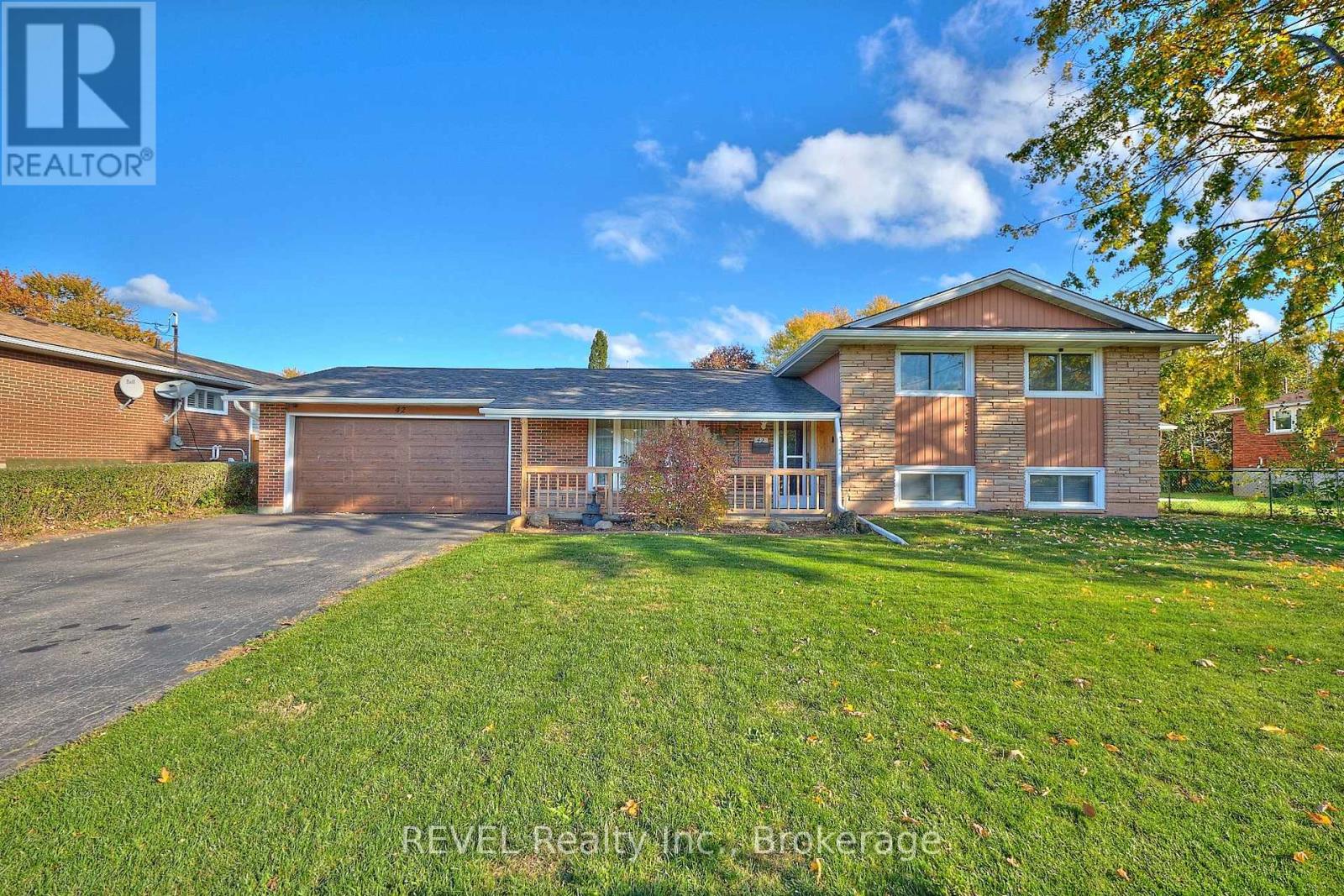 42 Emily Street, Grimsby, Ontario  L3M 4A2 - Photo 6 - X12923026