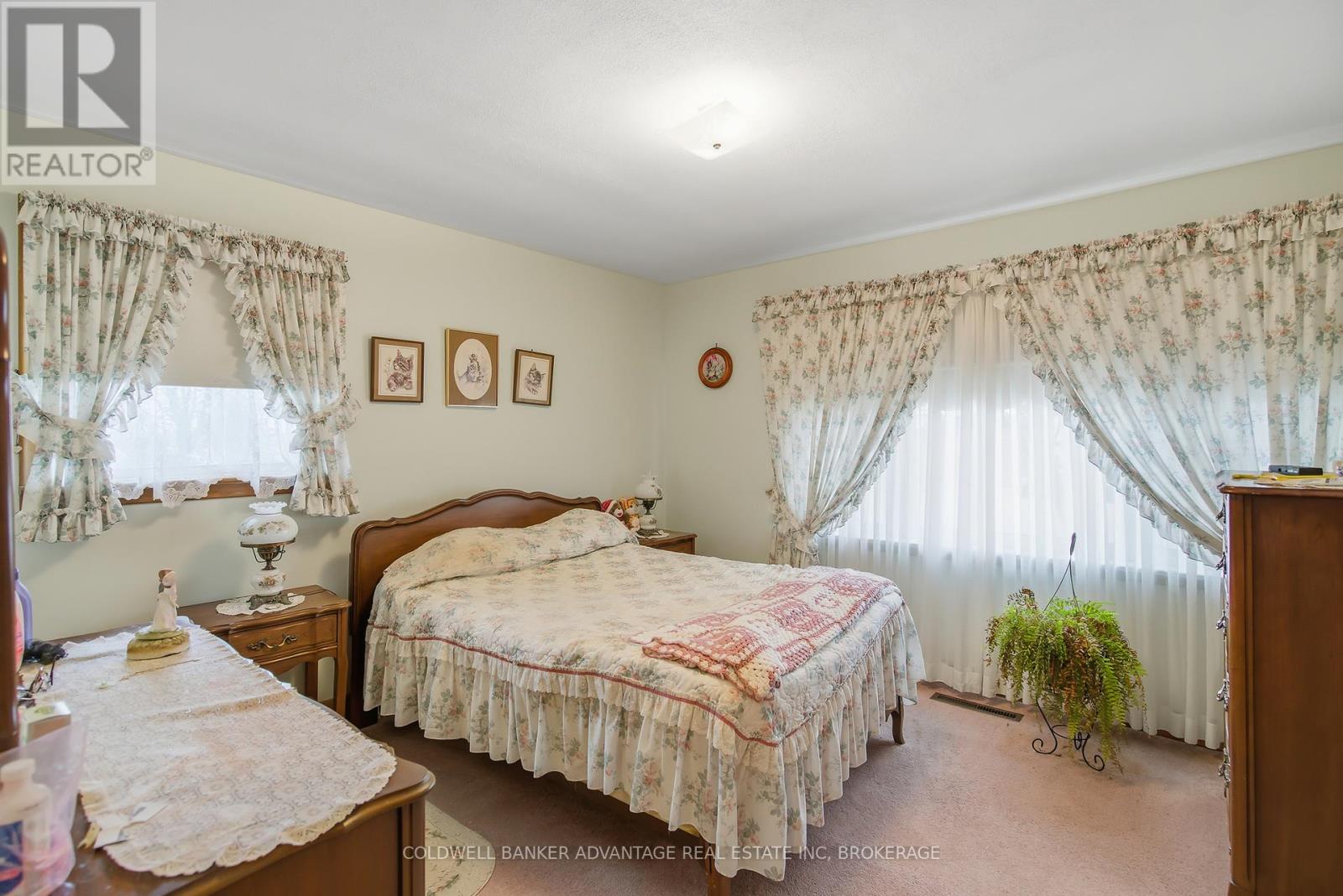 927 Southworth Street, Welland (Lincoln/crowland), Ontario L3B 2A2 - Photo 16 - X12923028