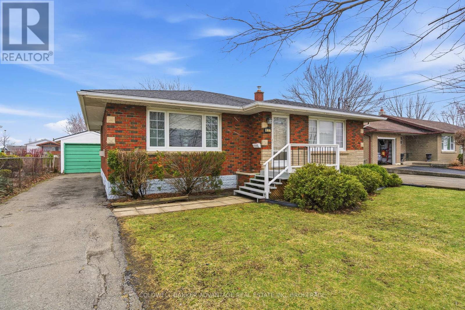 927 Southworth Street, Welland (Lincoln/crowland), Ontario L3B 2A2 - Photo 3 - X12923028