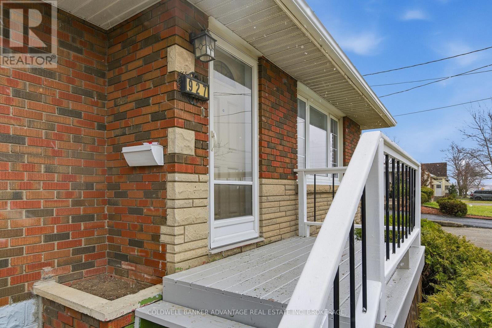 927 Southworth Street, Welland (Lincoln/crowland), Ontario L3B 2A2 - Photo 4 - X12923028