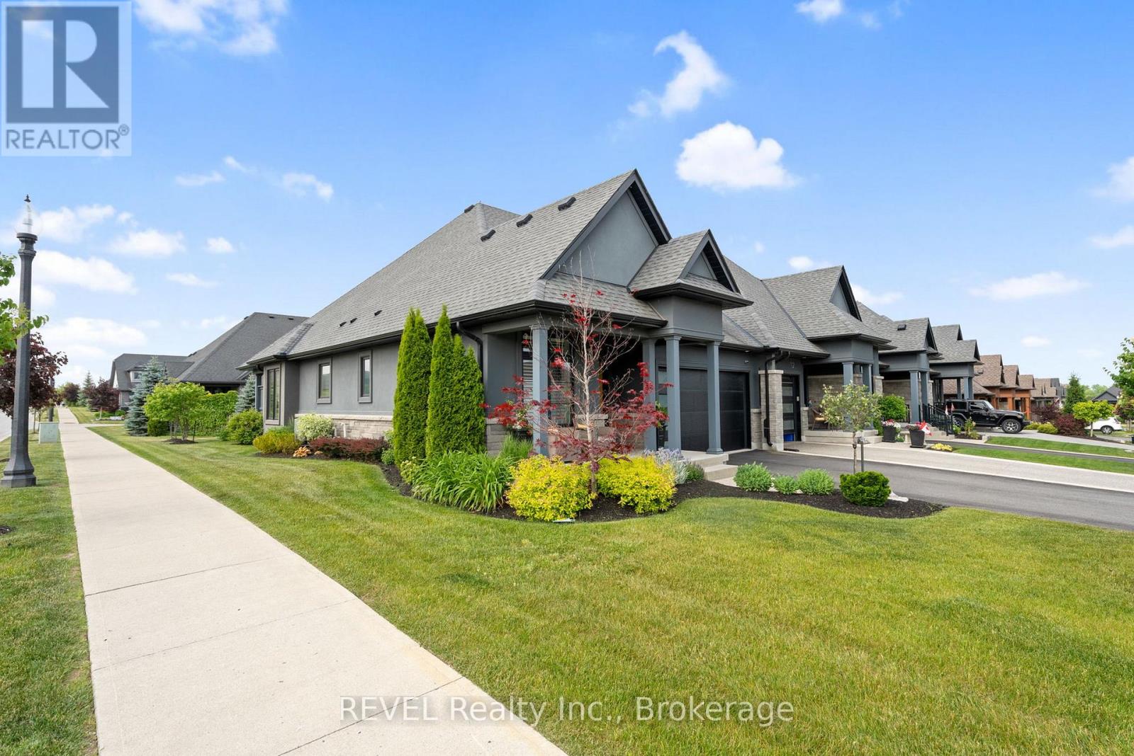 120 Carrick Trail, Welland, Ontario  L3B 0E8 - Photo 2 - X12923090