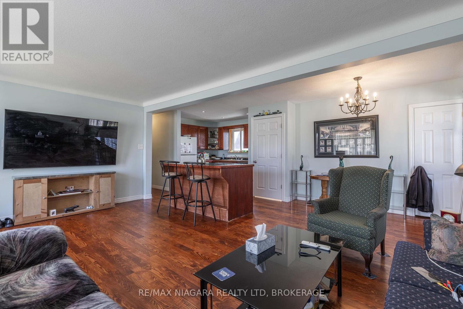 6438 Wendy Drive, Niagara Falls (Oldfield), Ontario  L2G 3H6 - Photo 5 - X12923136