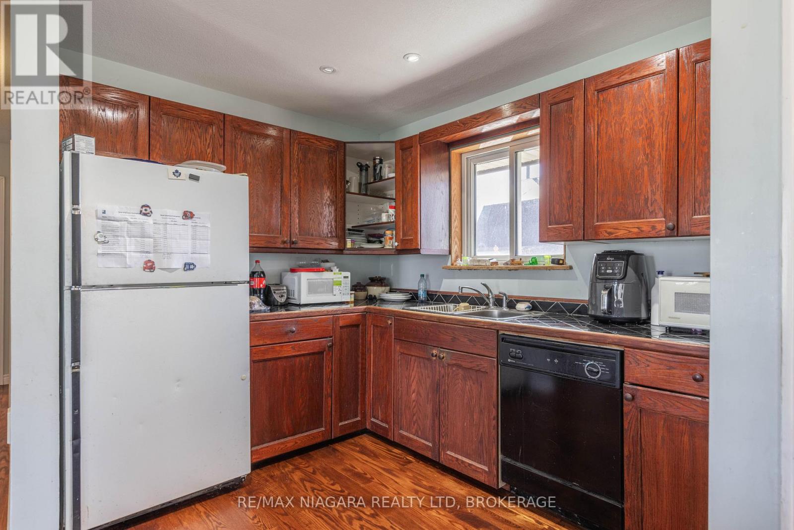 6438 Wendy Drive, Niagara Falls (Oldfield), Ontario  L2G 3H6 - Photo 7 - X12923136