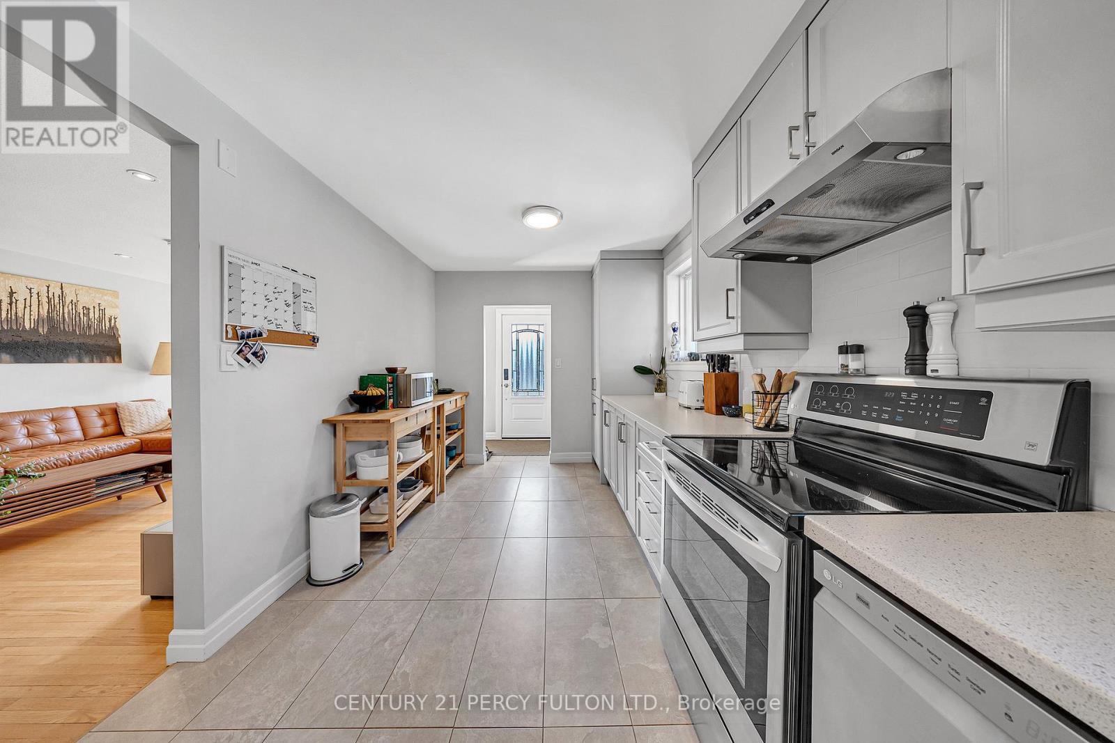 893 Douglas Avenue, Pickering, Ontario  L1W 1N7 - Photo 10 - E12923052