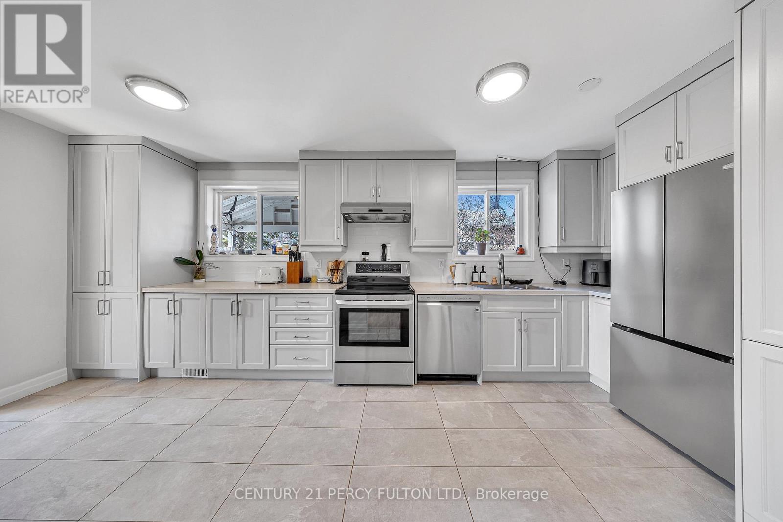 893 Douglas Avenue, Pickering, Ontario  L1W 1N7 - Photo 11 - E12923052