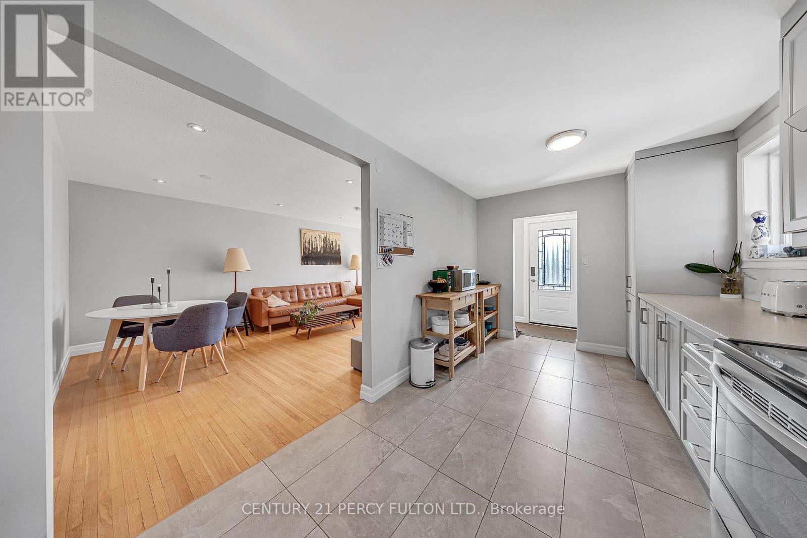 893 Douglas Avenue, Pickering, Ontario  L1W 1N7 - Photo 9 - E12923052